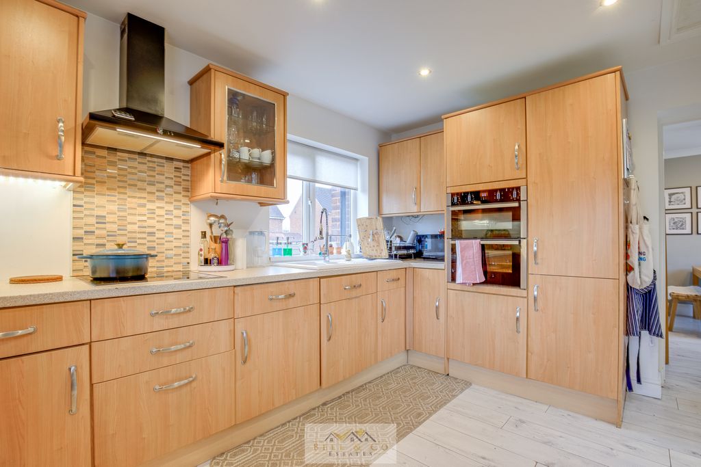 Property photo 3 of 26 Kitchen 1.4