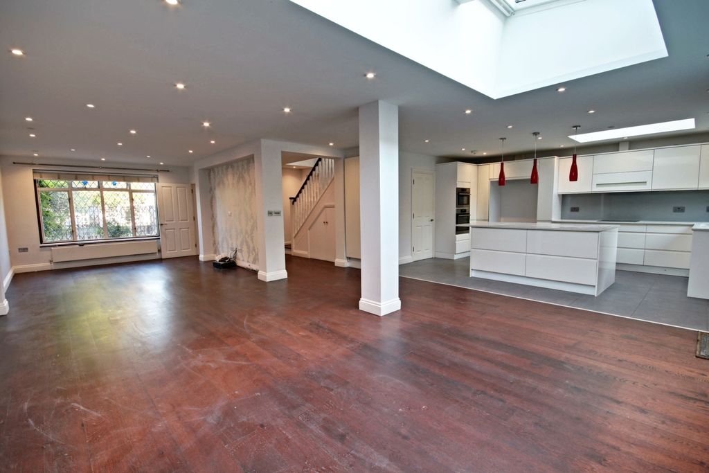 Property photo 2 of 26 44 Bowness Crescent - Reception-Kitchen