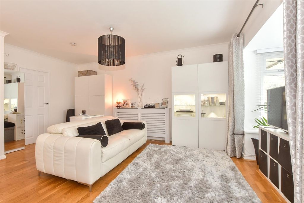 Property photo 2 of 10 901Gp9Hm - Lounge...