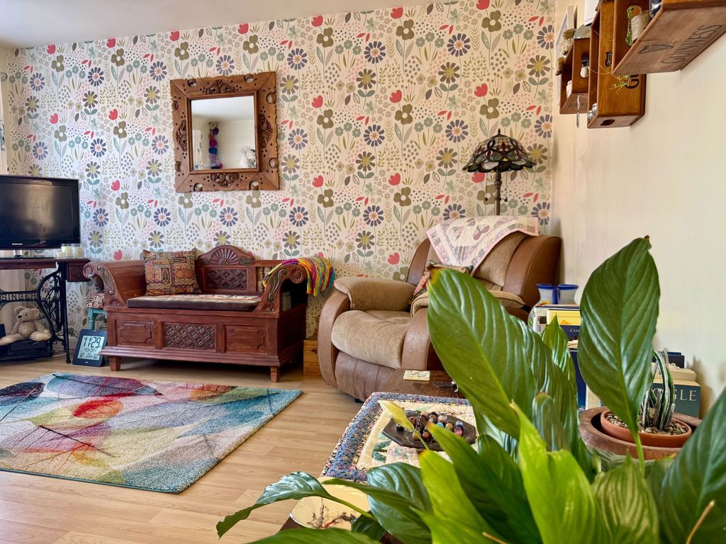 Property photo 2 of 25