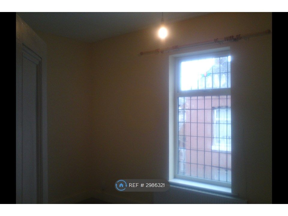 Property photo 2 of 9 Part Of (Very Large) Front Bedroom