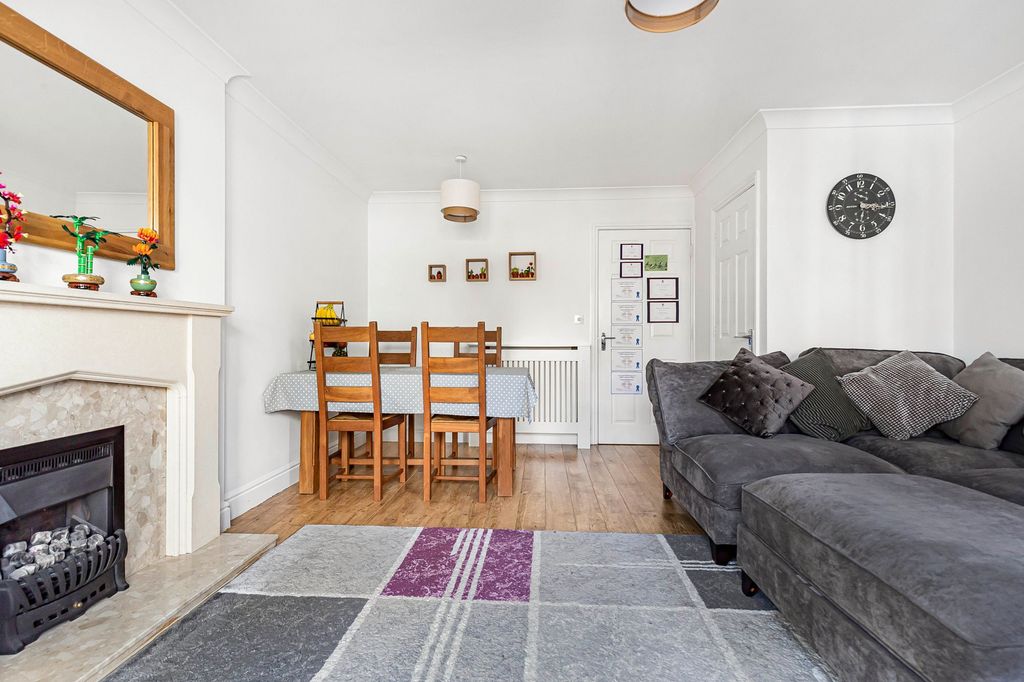 Property photo 2 of 20