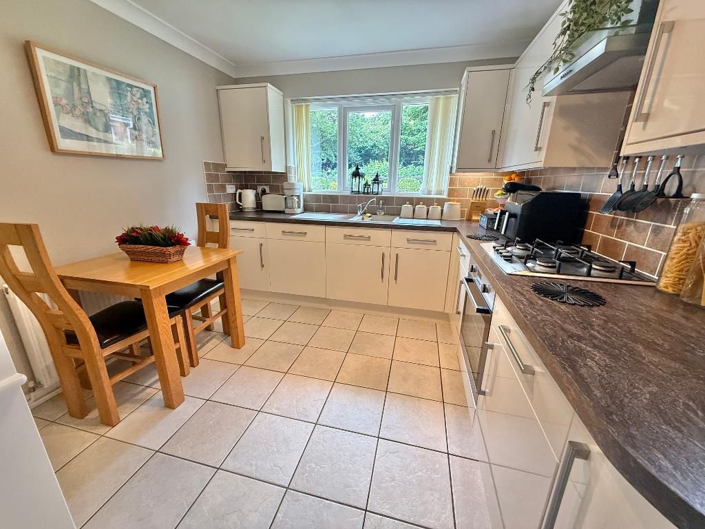 Property photo 3 of 16 Kitchen