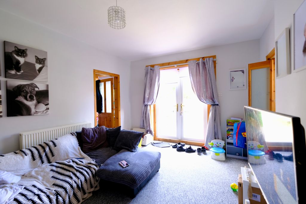 Property photo 2 of 20