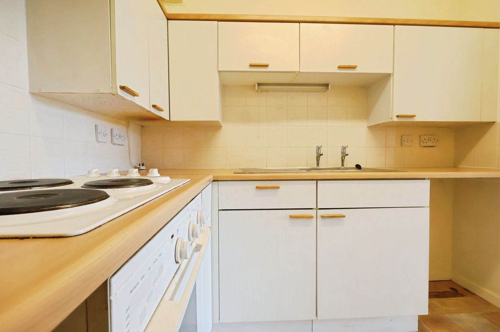 Property photo 3 of 25