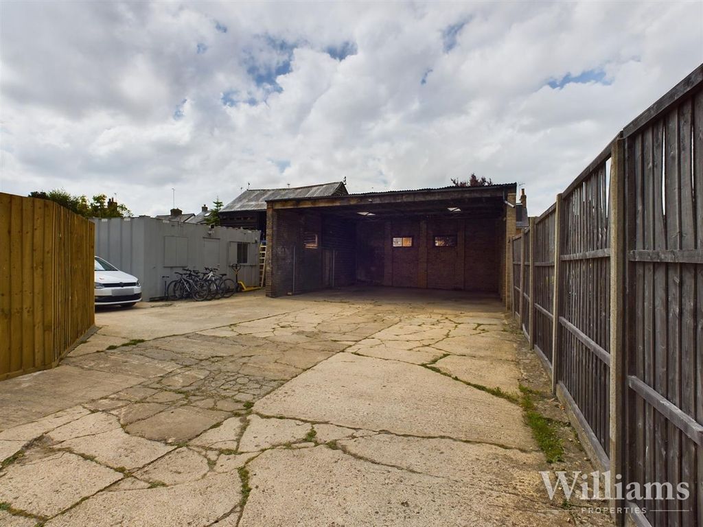 Property photo 3 of 9 Cam02861G0-Pr0193-Still002.Jpg