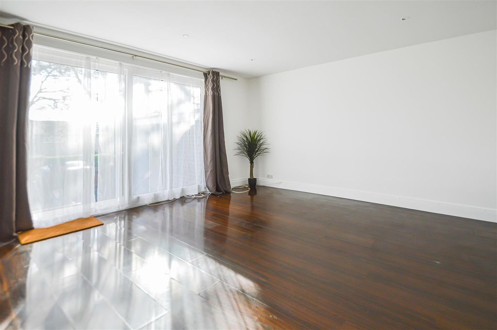 Property photo 2 of 12 6_77893.Jpg