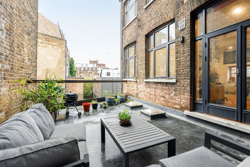 Property photo 3 of 18 Swinton Street