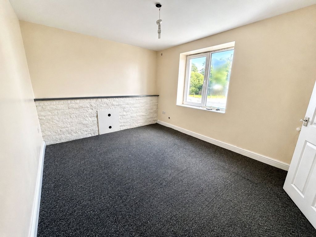 Property photo 2 of 14 Picture No. 15