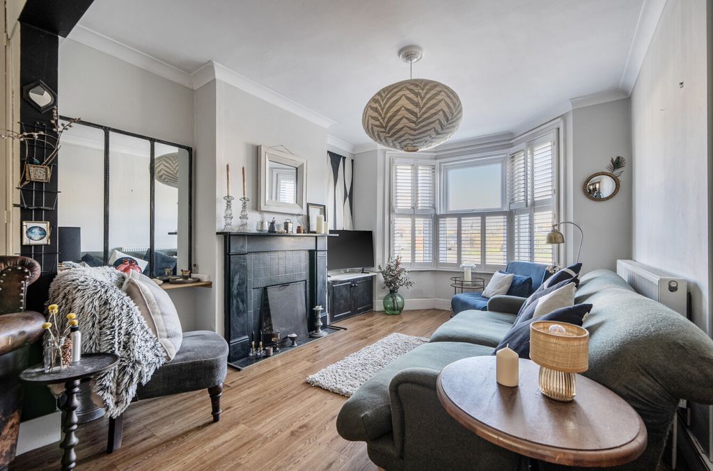 Property photo 2 of 29 1423894-16-69A84F...