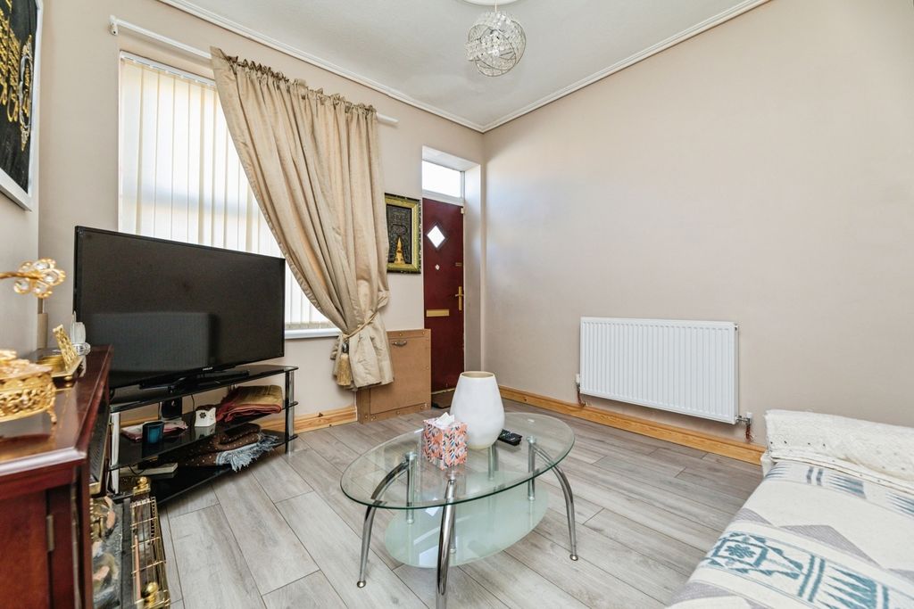 Property photo 3 of 18 Pbox-Img.Jpg