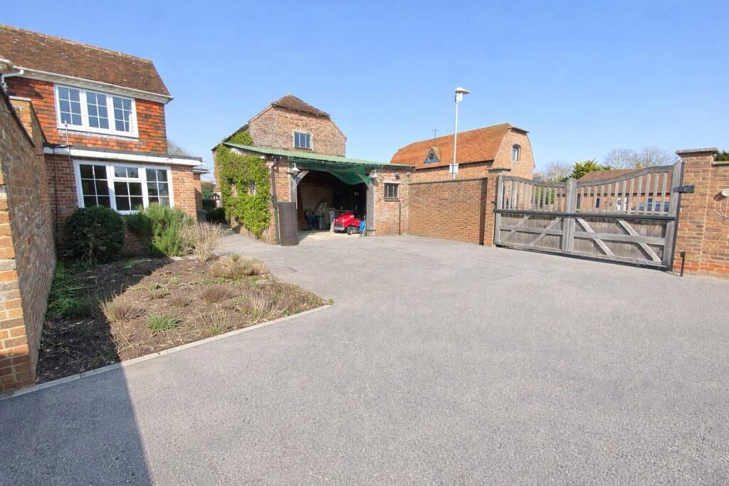 Property photo 2 of 23