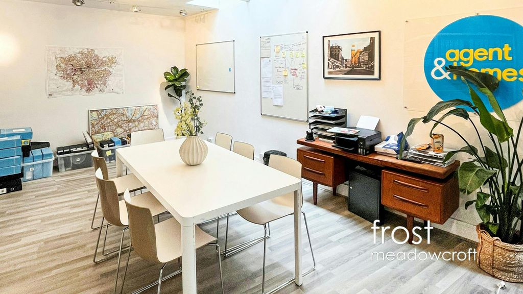 Property photo 3 of 5 136Lancasterroadnottinghill 3.Jpg