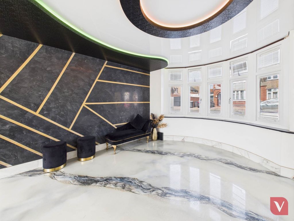 Property photo 3 of 23