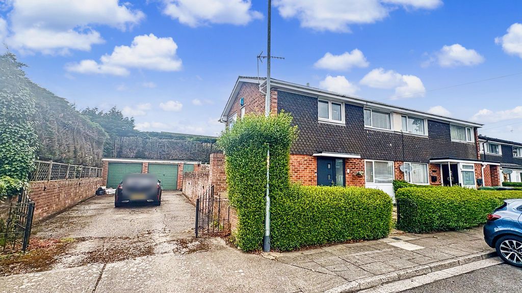 Property photo 1 of 18 Photo 9