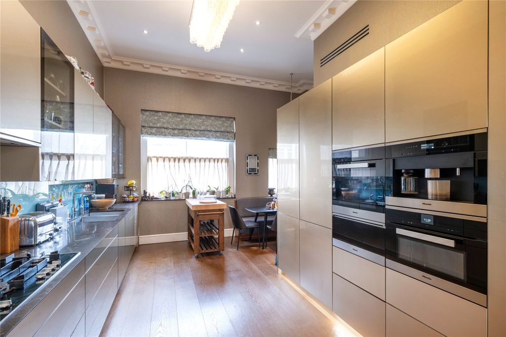 Property photo 3 of 20 Kitchen