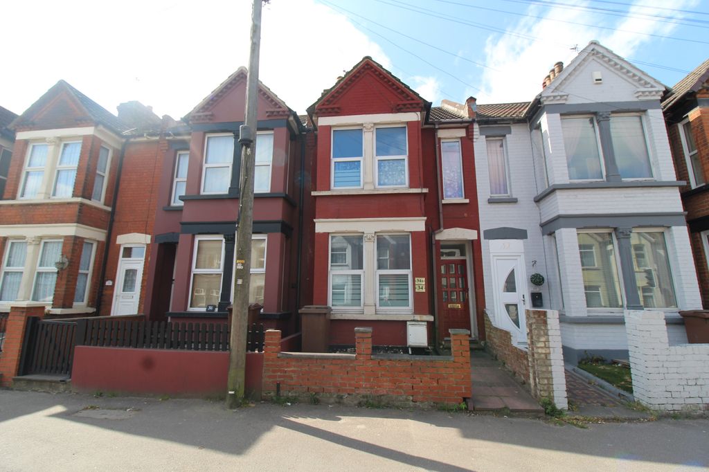 Property photo 1 of 3
