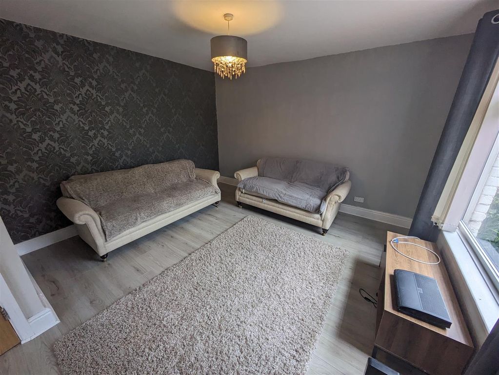 Property photo 2 of 13 Lounge