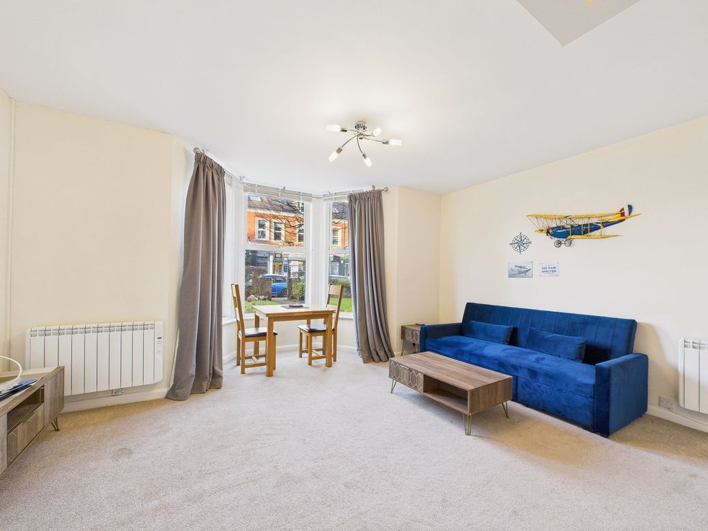 Property photo 3 of 7 Lounge