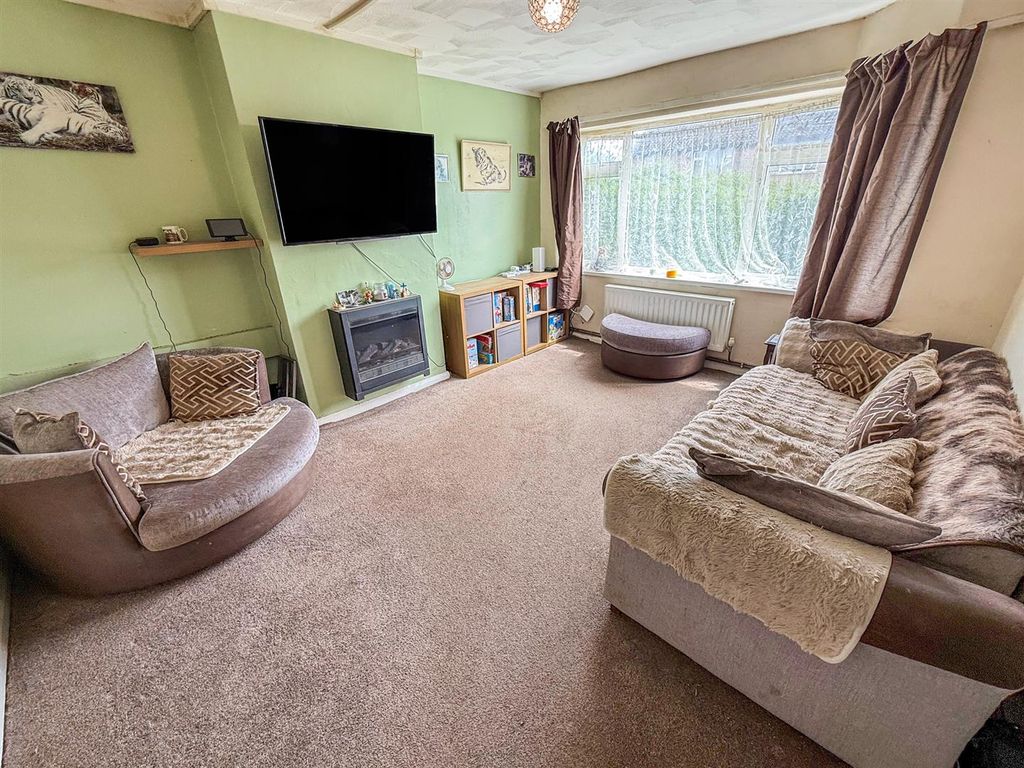 Property photo 3 of 8 Lounge