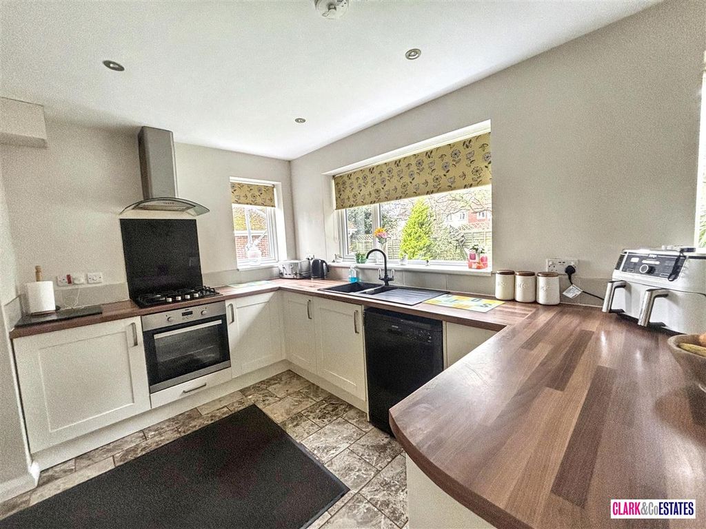 Property photo 3 of 14 Kitchen