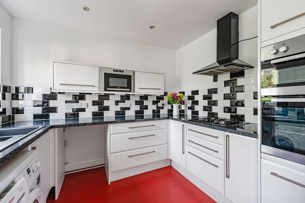 Property photo 2 of 19