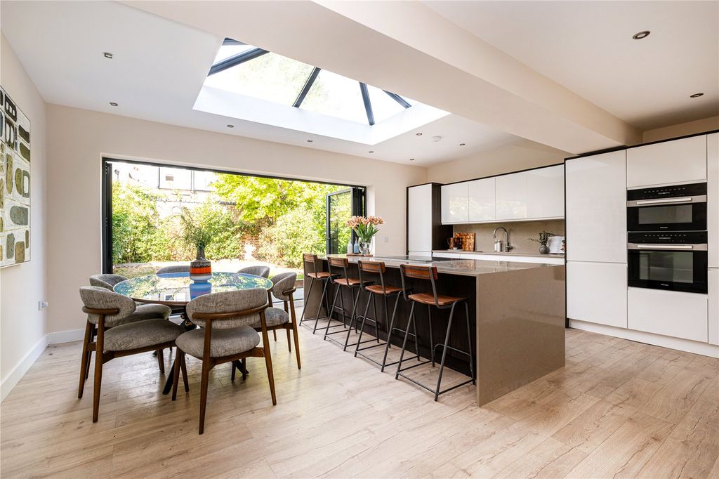 Property photo 2 of 18 Kitchen/Dining