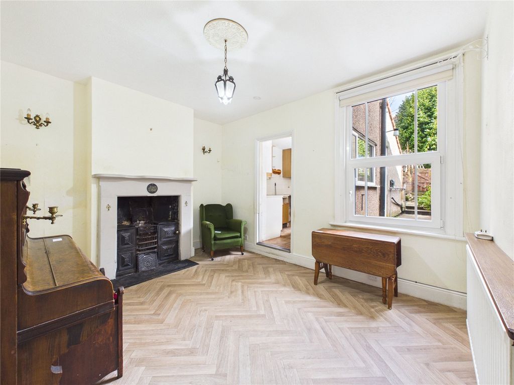 Property photo 2 of 17 Picture No. 11