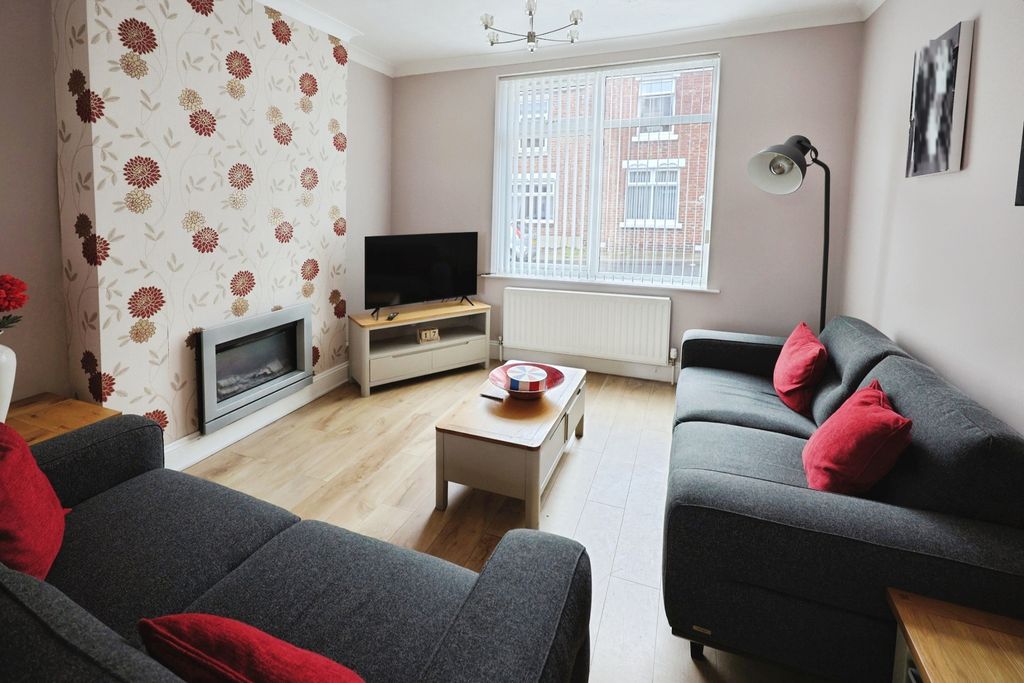 Property photo 3 of 15 Pbox-Img.Jpg