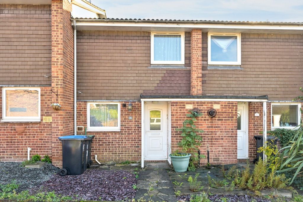 Property photo 1 of 20 70 Madells, Epping, Essex CM16 4Nn