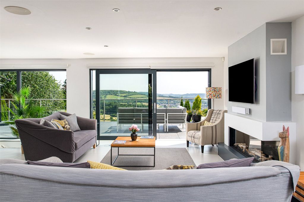 Property photo 3 of 46 Living Area