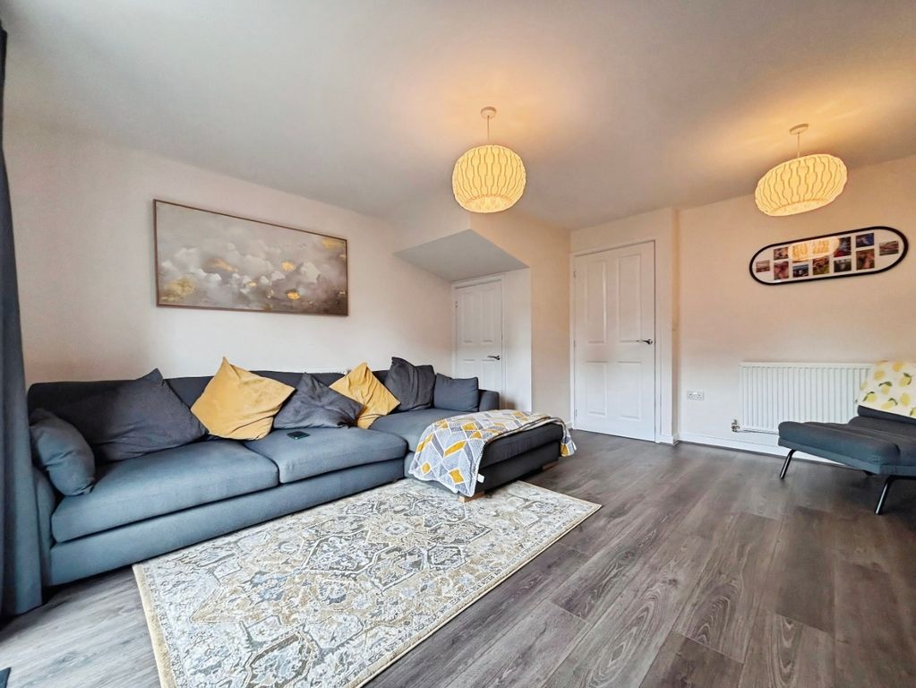 Property photo 3 of 18 5386643
