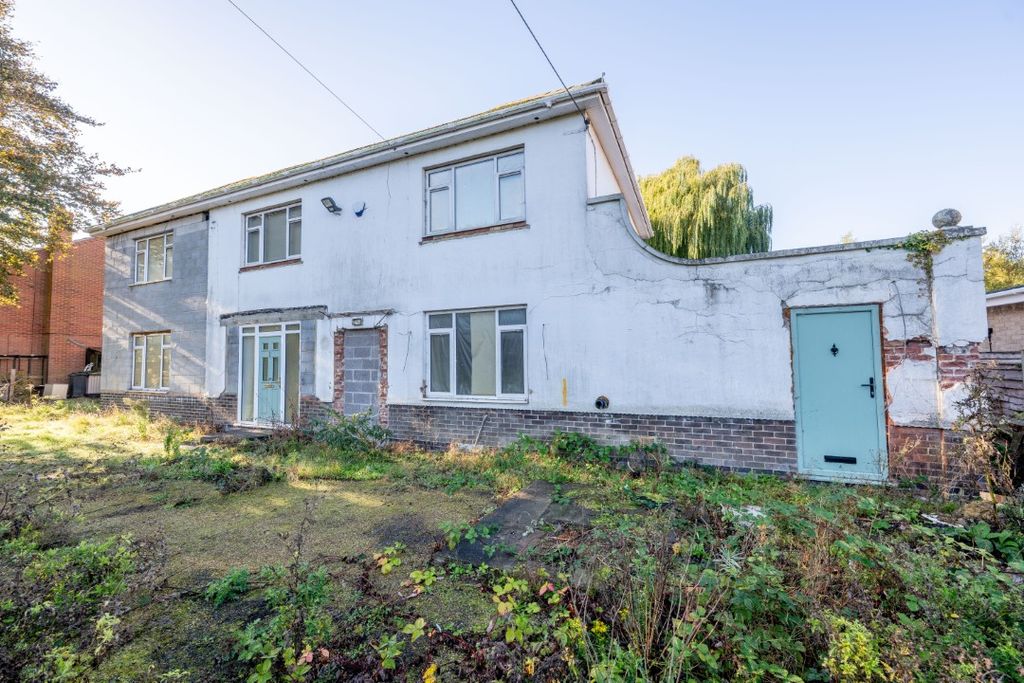 Property photo 2 of 16