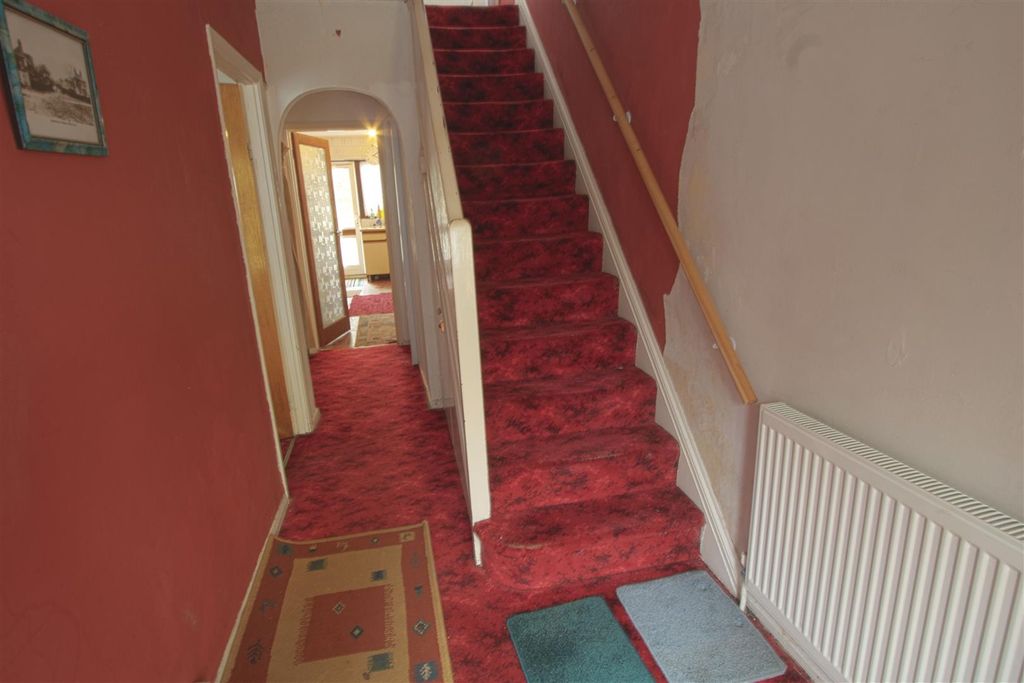 Property photo 2 of 9 Hallway.Jpg