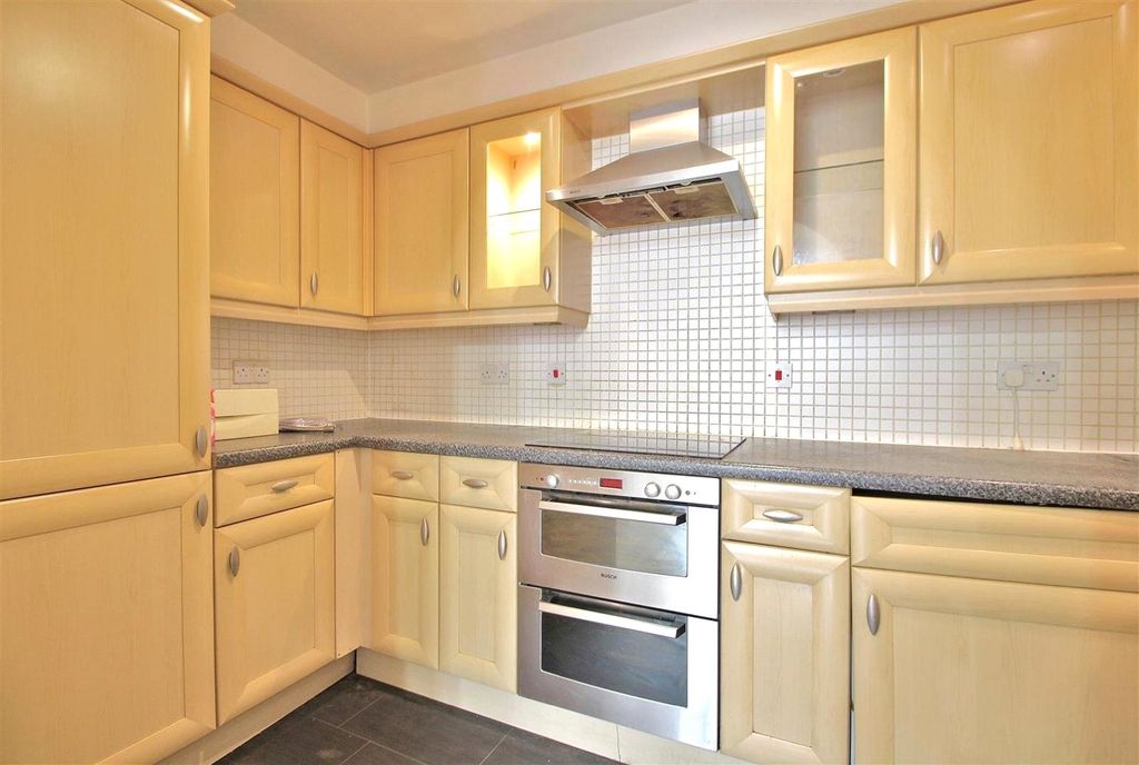 Property photo 3 of 6 Kitchen