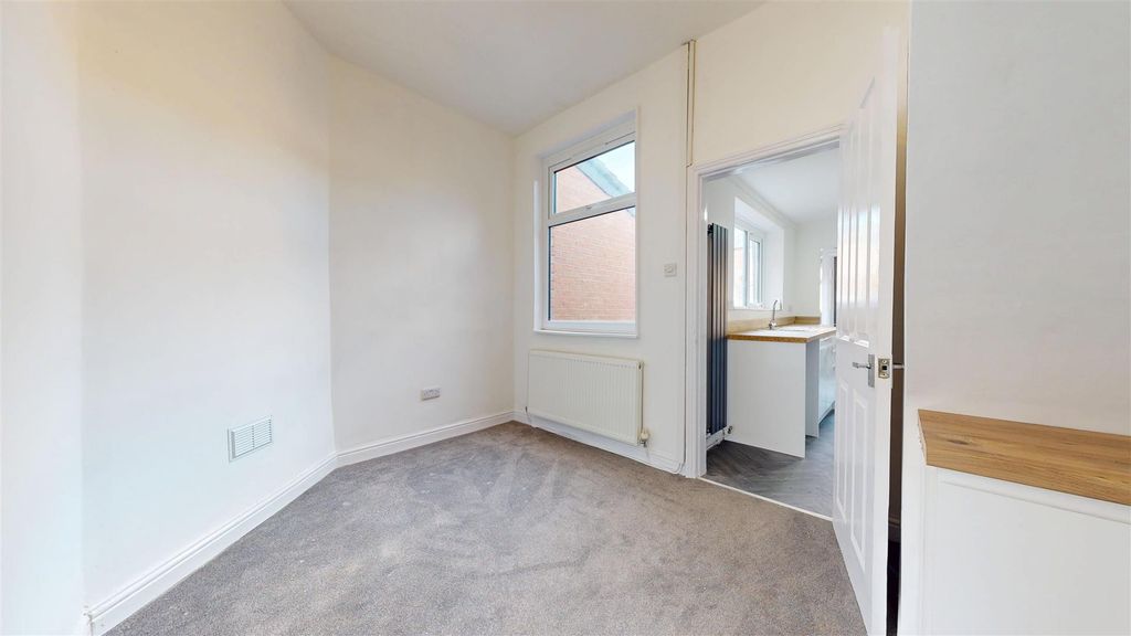 Property photo 3 of 17 Gleave Street Dining Room