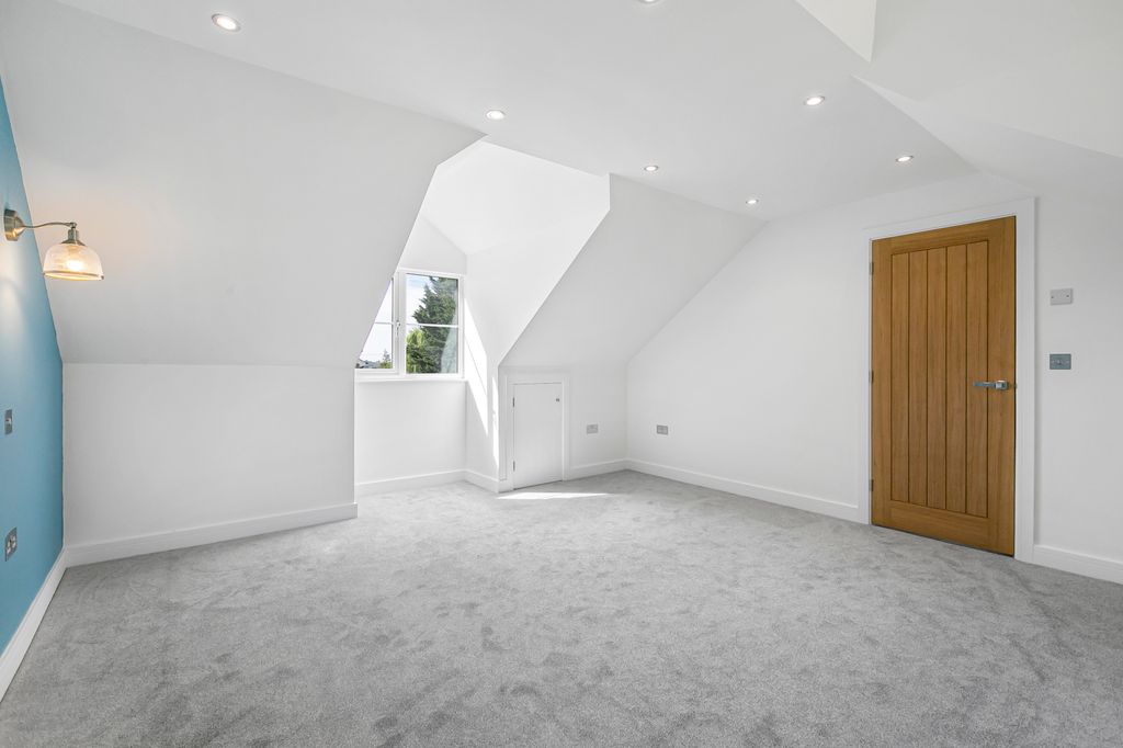 Property photo 1 of 11 1134953