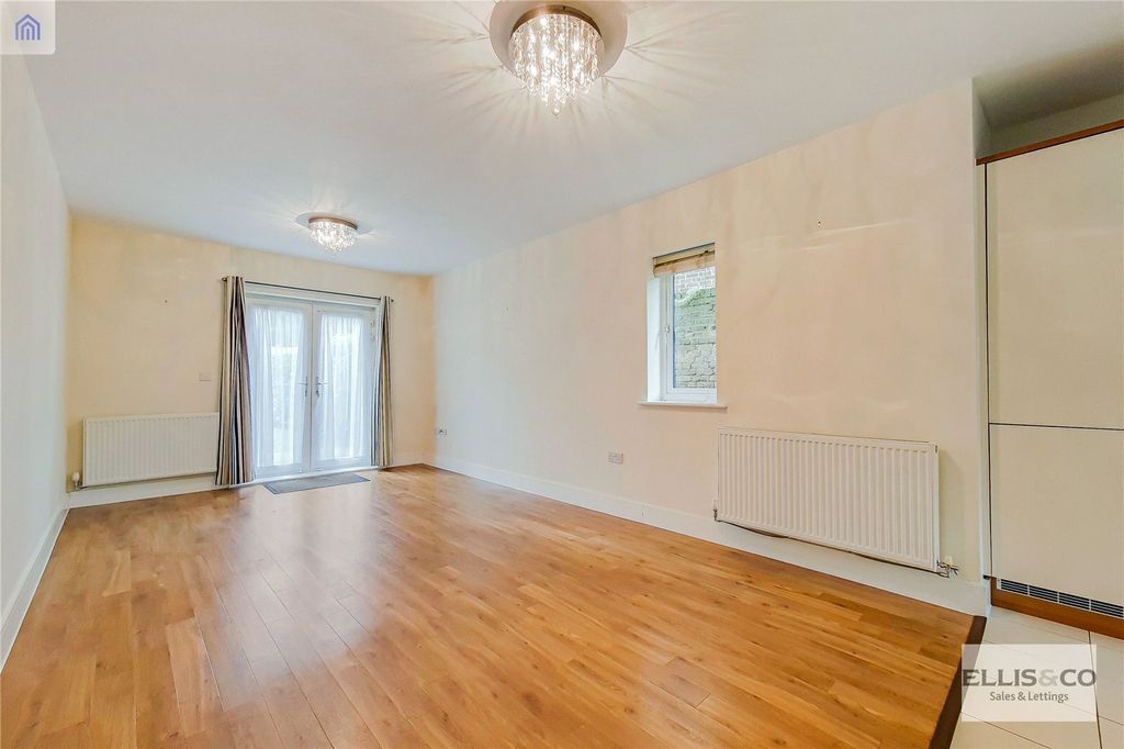 Property photo 2 of 14 Picture No. 10