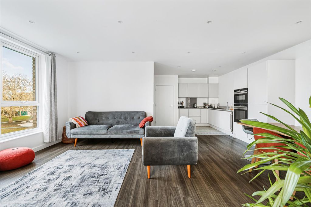 Property photo 1 of 10 1 Munster Court, Bollo Bridge-4.Jpg