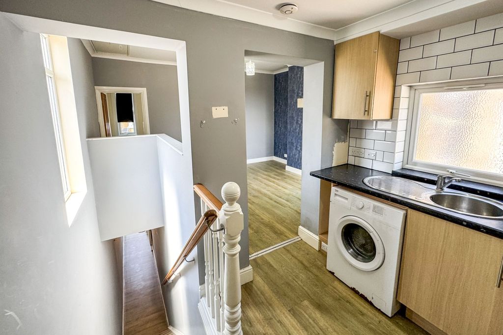 Property photo 3 of 15 52A Alexandra Road, Sheerness, Kent, Me12 2As