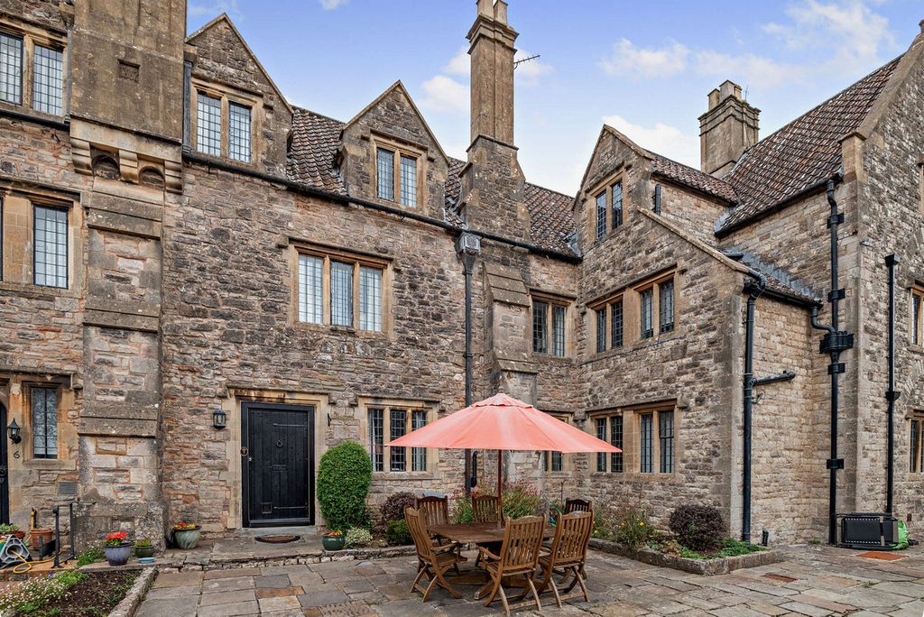 Property photo 1 of 30