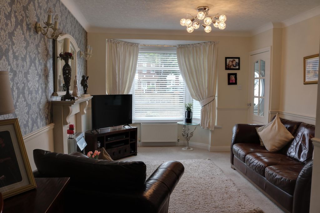 Property photo 3 of 12 Lounge With Bay Window