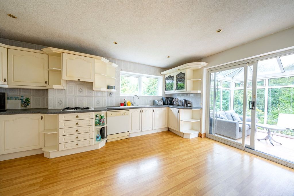 Property photo 2 of 34 Picture No. 10