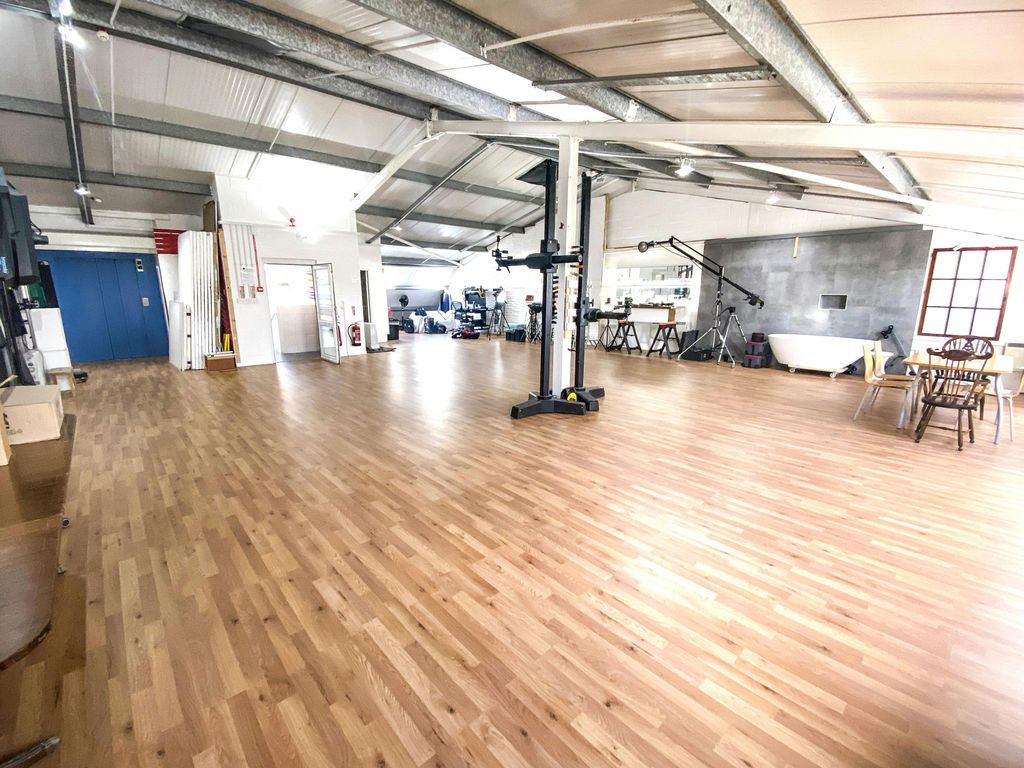 Property photo 1 of 5 Unit 4 1A Cullen Way Park Royal London Nw10 6Jz Industrial Unit To Let Int 2.Jpg