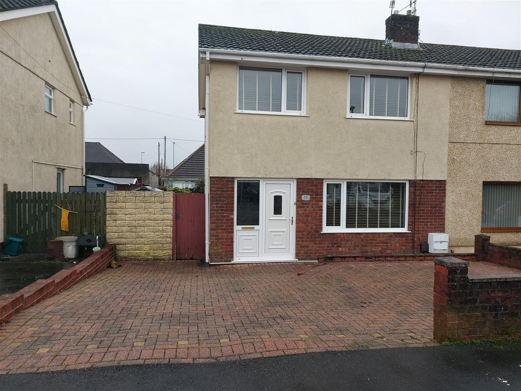 Property photo 1 of 15 Front Of House.Jpg