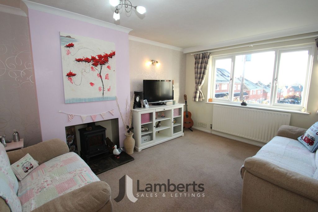 Property photo 3 of 26 Lounge