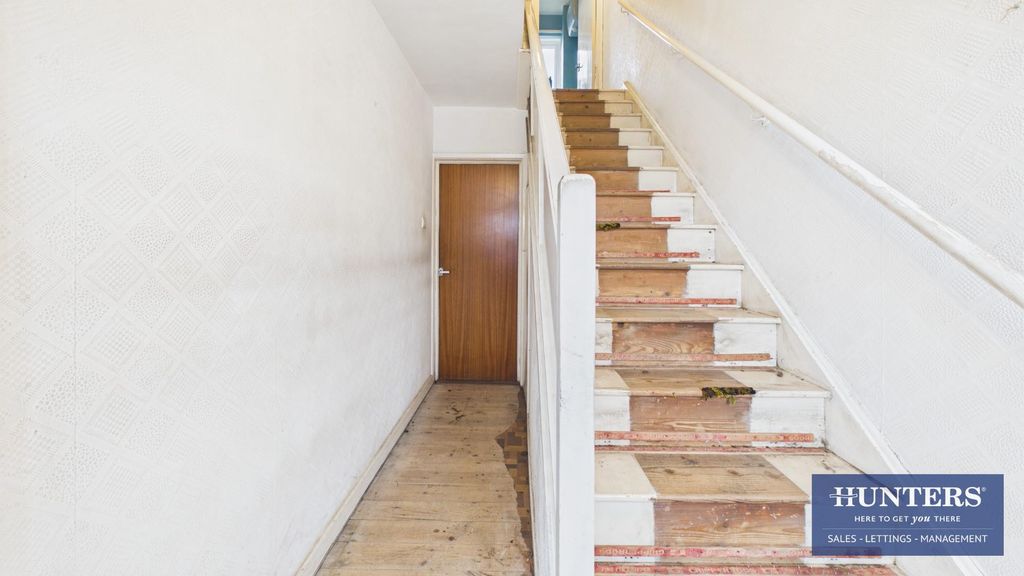 Property photo 2 of 20 Hallway