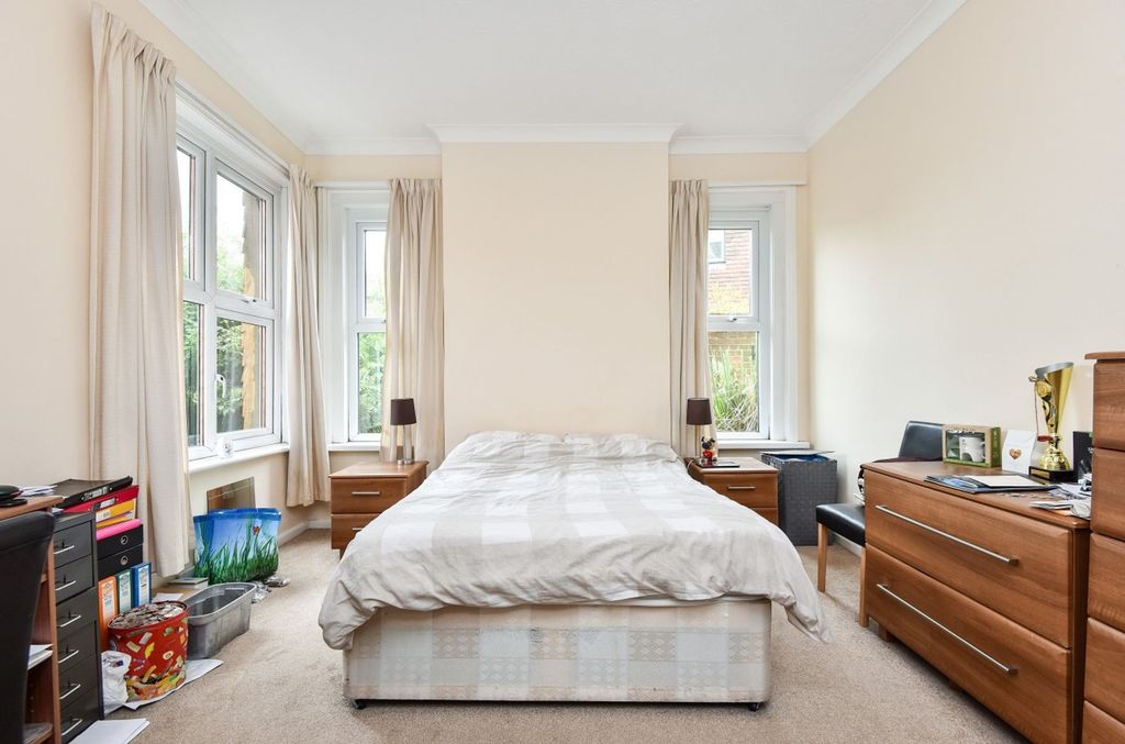 Additional image 4 of 2 bed flat for saleStation Road, Petersfield GU32