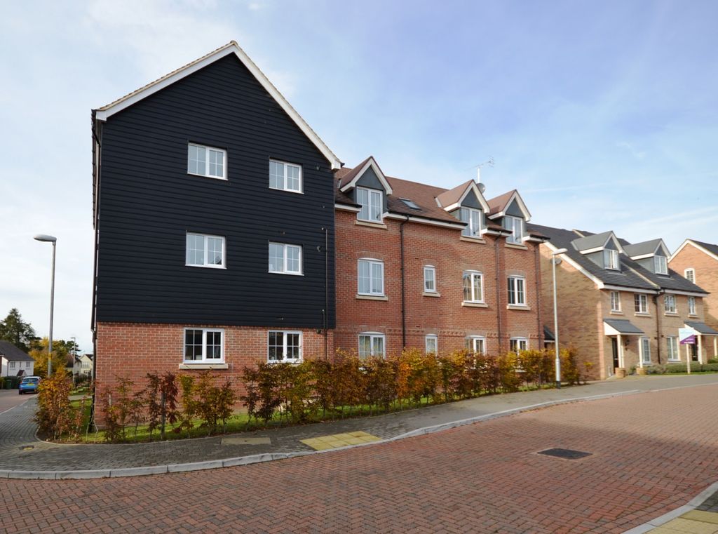 Property photo 1 of 8 Front (Main)