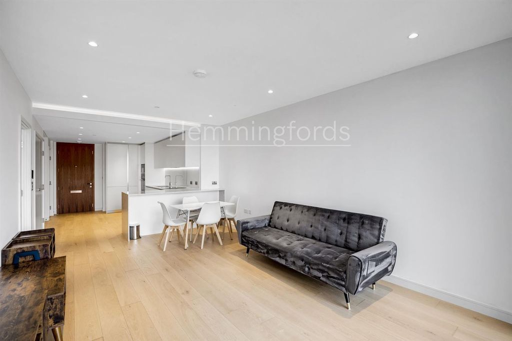 Property photo 2 of 14 04-3B8183219-Hmf-Jj-Hampton Tower-4-Medium.Jpg